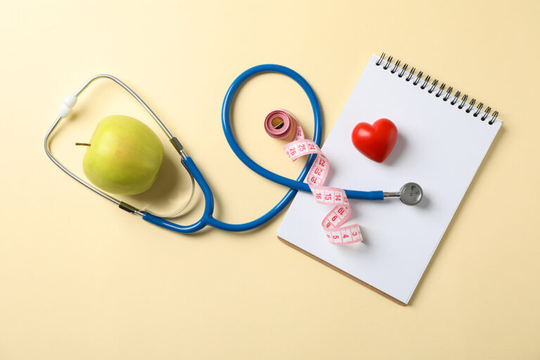stethoscope-apple-notebook-heart-and-measuring-2023-11-27-05-31-39-utc (1)